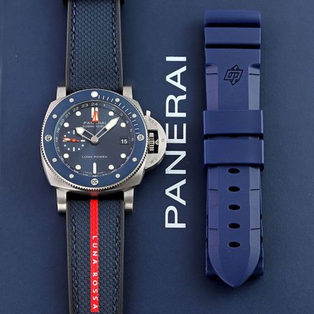 Pre-owned Panerai Submersible GMT Luna Rossa Titanio 42mm PAM01507