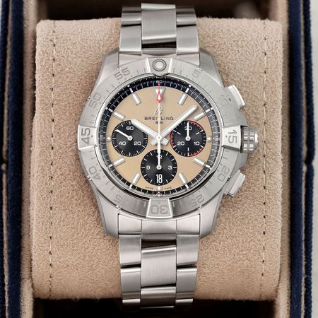 Pre-owned Breitling Avenger B01 Chronograph 44mm AB0147101A1A1